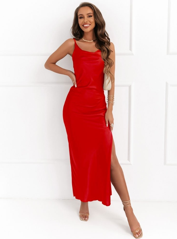 Czerwona sukienka Pakuten dopasowana z satyny na ramiączkach