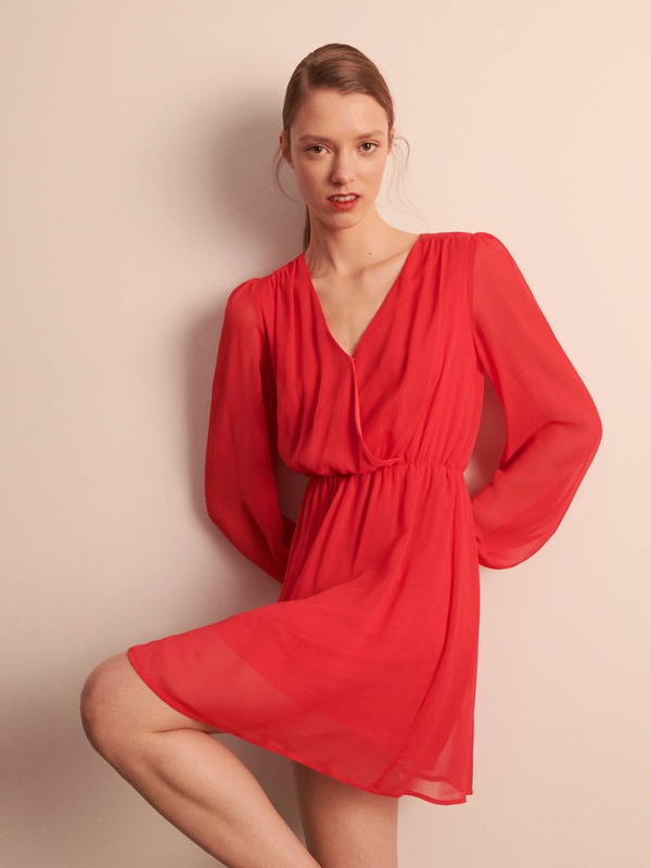 Czerwona sukienka Reserved kopertowa z szyfonu w stylu casual