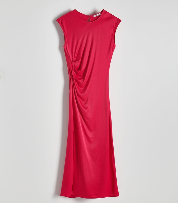 Czerwona sukienka Reserved prosta z tkaniny