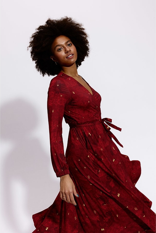 Czerwona sukienka RISK made in warsaw rozkloszowana z długim rękawem z dekoltem w kształcie litery v