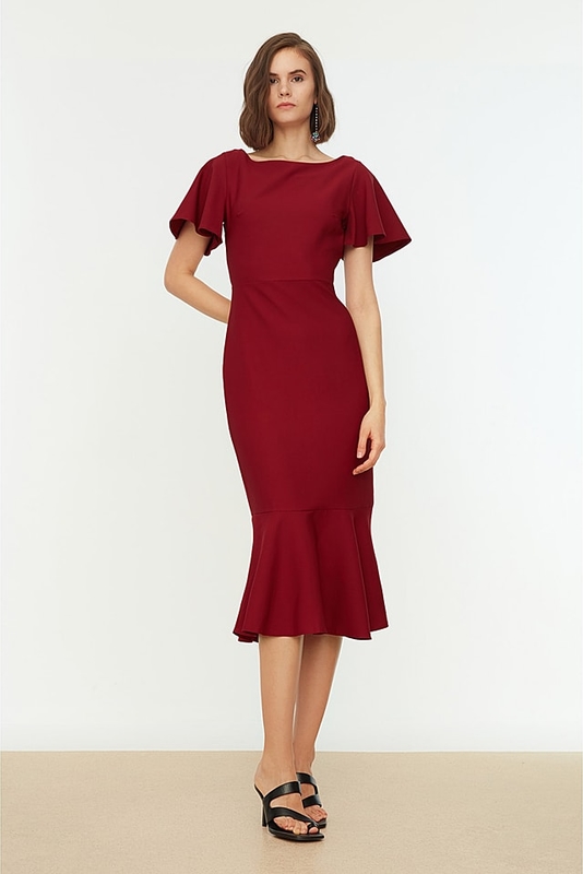 Czerwona sukienka Trendyol z krótkim rękawem midi