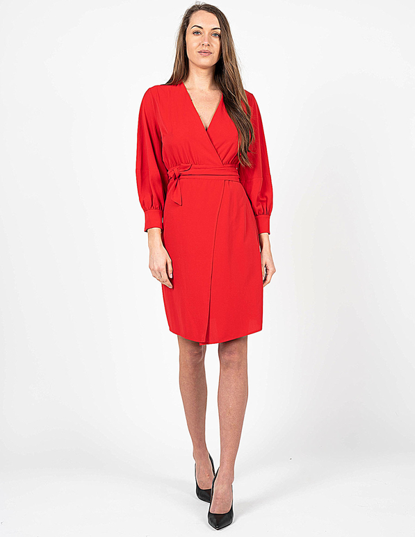 Czerwona sukienka ubierzsie.com z dekoltem w kształcie litery v midi