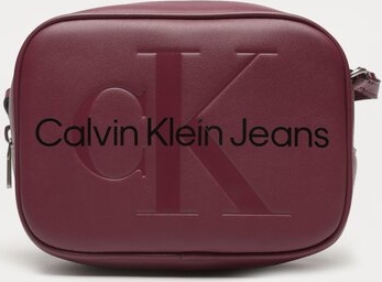 Czerwona torebka Calvin Klein w młodzieżowym stylu matowa średnia