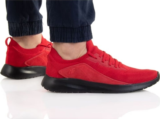 Czerwone buty sportowe 4F sznurowane w sportowym stylu