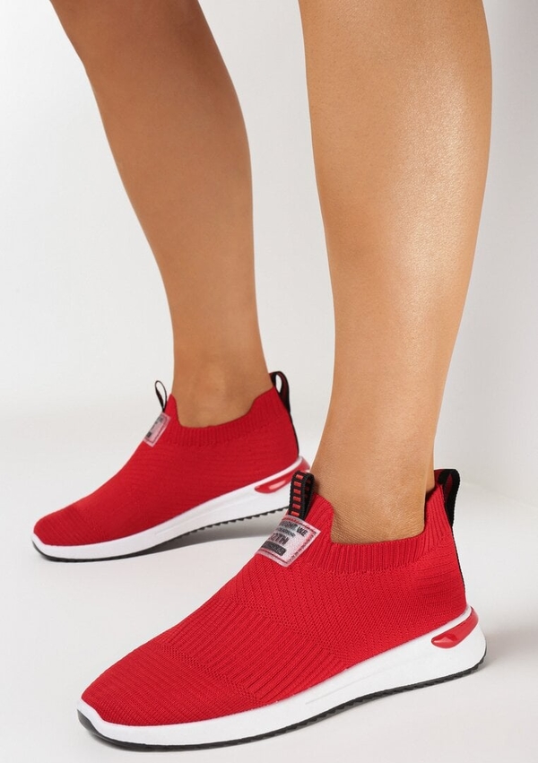 Czerwone buty sportowe born2be z płaską podeszwą w sportowym stylu