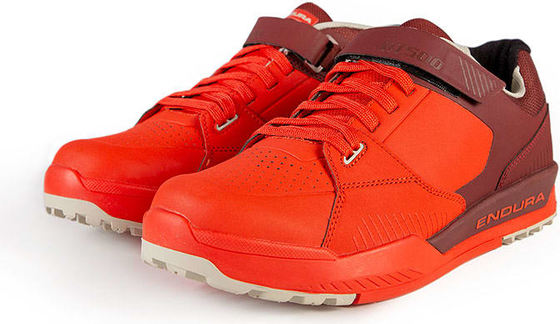 Czerwone buty sportowe Endura sznurowane