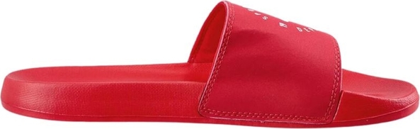 Czerwone klapki 4F w sportowym stylu z płaską podeszwą