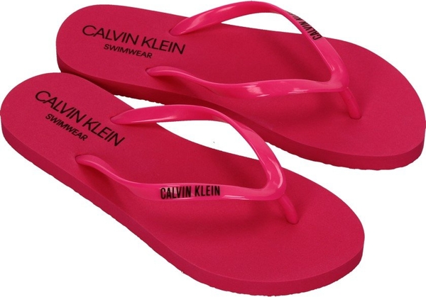 Czerwone klapki Calvin Klein z płaską podeszwą