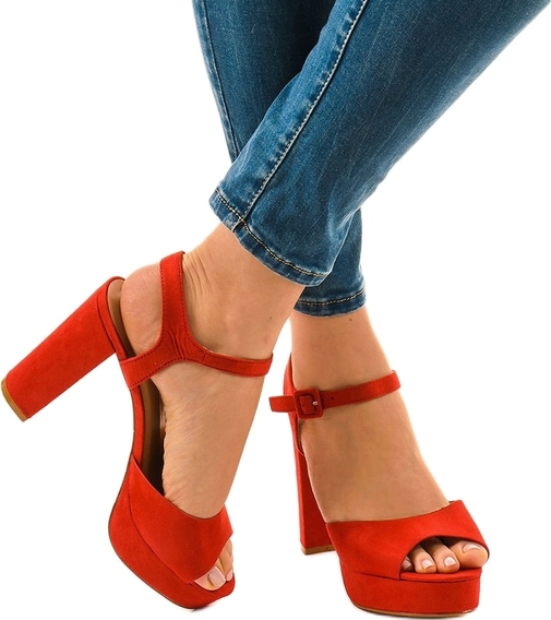 Czerwone sandały Butymodne z zamszu z klamrami