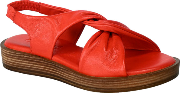 Czerwone sandały Caprice w stylu casual z płaską podeszwą