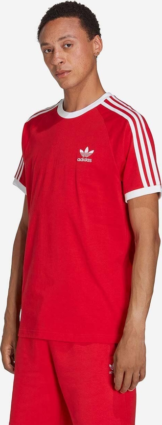 Czerwony t-shirt Adidas Originals w sportowym stylu z krótkim rękawem z bawełny