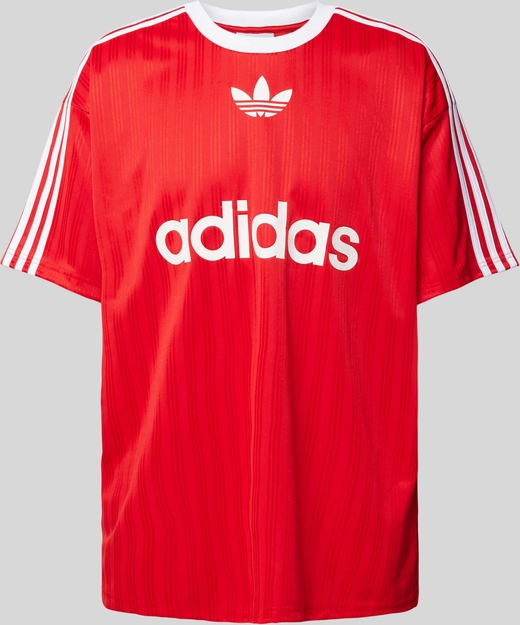 Czerwony t-shirt Adidas Originals z nadrukiem z krótkim rękawem w sportowym stylu