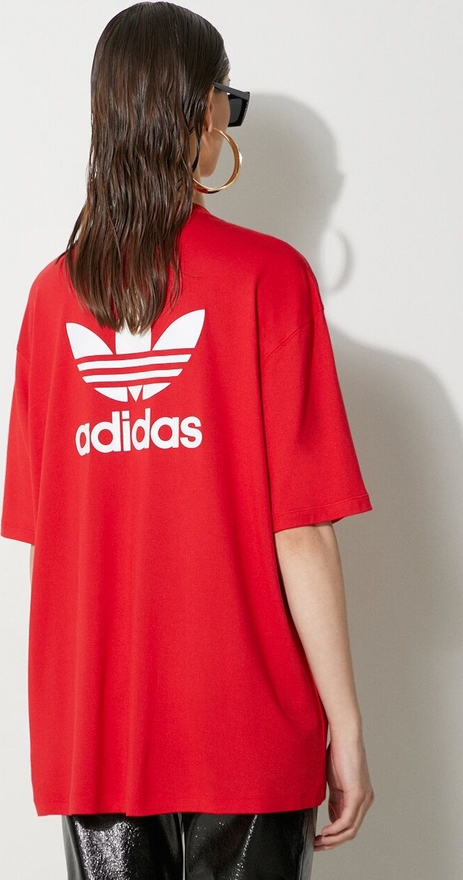 Czerwony t-shirt Adidas Originals z okrągłym dekoltem z dzianiny z krótkim rękawem