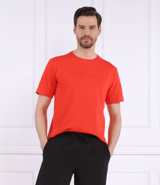 Czerwony t-shirt Calvin Klein w stylu casual z krótkim rękawem z bawełny