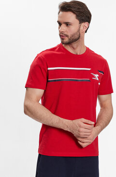 Czerwony t-shirt Diadora w młodzieżowym stylu