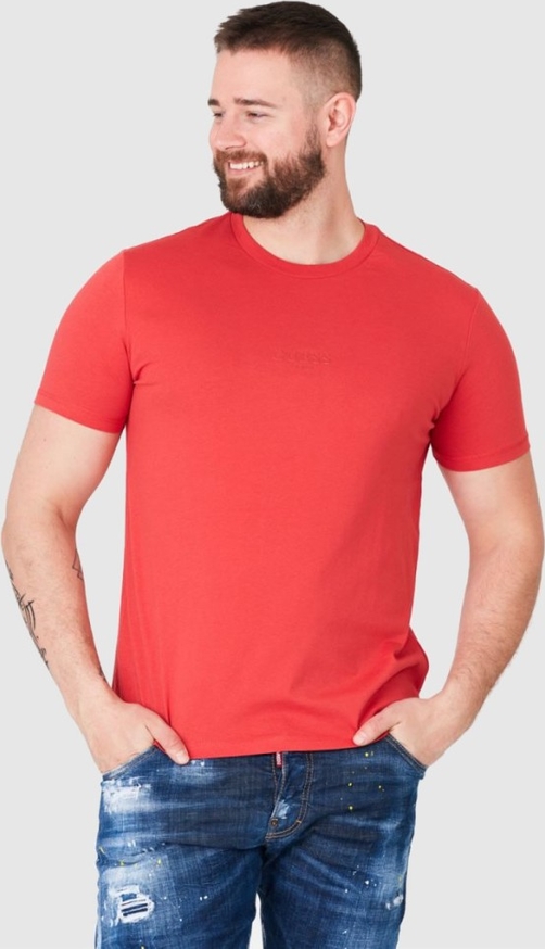 Czerwony t-shirt Guess z krótkim rękawem