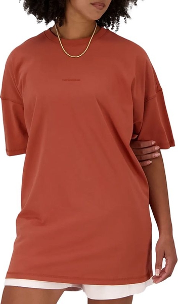 Czerwony t-shirt New Balance z bawełny