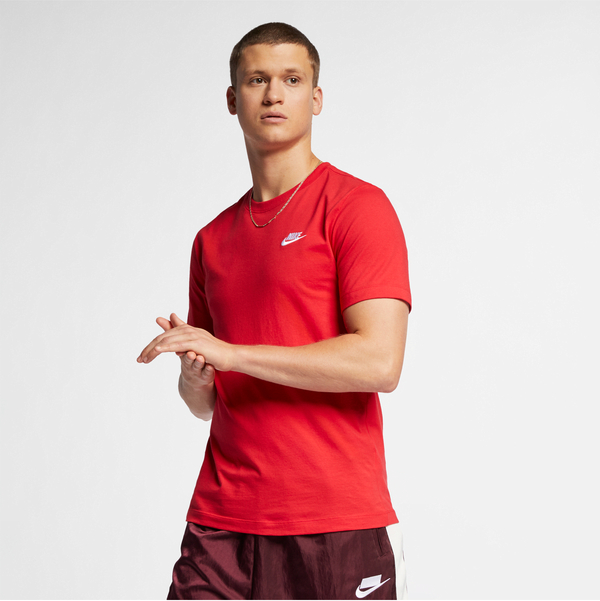 Czerwony t-shirt Nike w stylu klasycznym