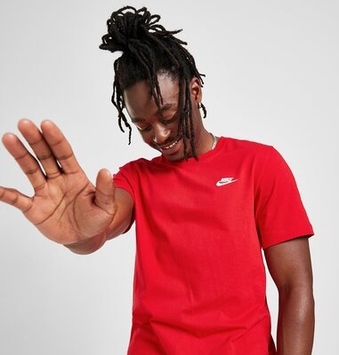 Czerwony t-shirt Nike z krótkim rękawem