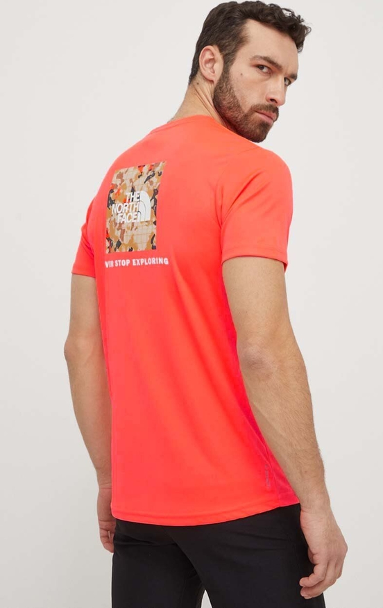 Czerwony t-shirt The North Face w sportowym stylu z nadrukiem z krótkim rękawem