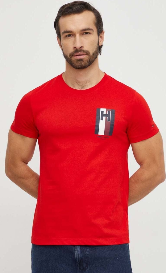 Czerwony t-shirt Tommy Hilfiger w młodzieżowym stylu z nadrukiem z bawełny