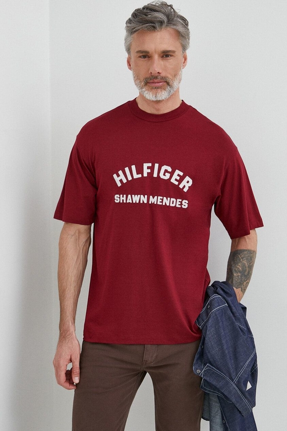 Czerwony t-shirt Tommy Hilfiger z bawełny w młodzieżowym stylu z nadrukiem