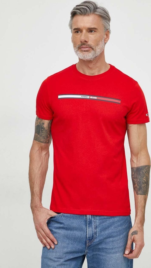 Czerwony t-shirt Tommy Jeans z bawełny z nadrukiem w młodzieżowym stylu