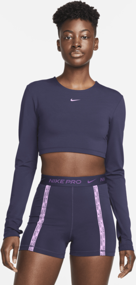 Fioletowa bluzka Nike w sportowym stylu