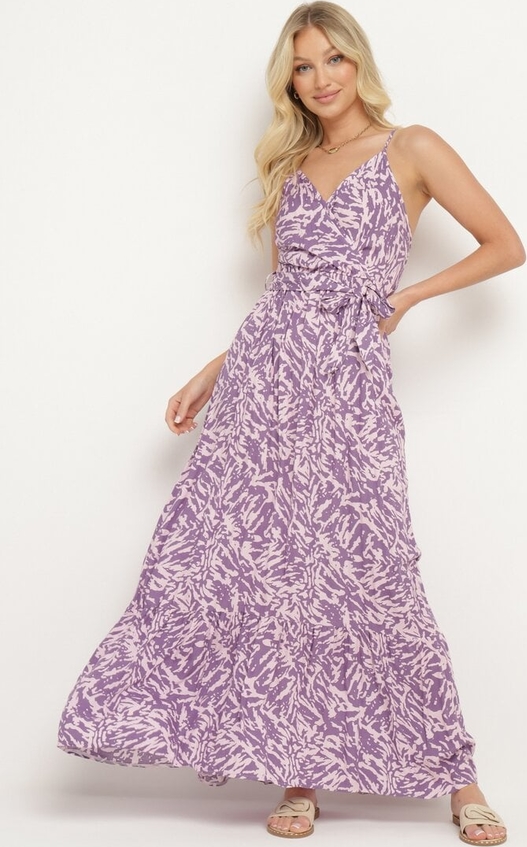 Fioletowa sukienka born2be na ramiączkach z dekoltem w kształcie litery v maxi
