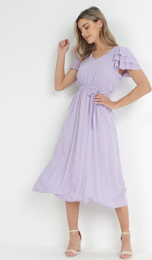Fioletowa sukienka born2be z dekoltem w kształcie litery v z krótkim rękawem