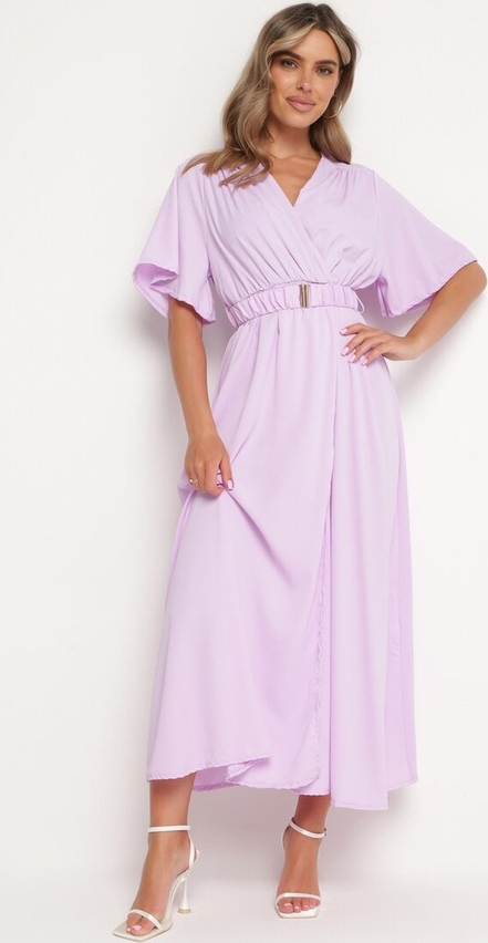 Fioletowa sukienka born2be z krótkim rękawem w stylu casual z dekoltem w kształcie litery v