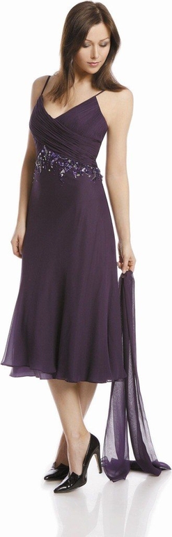 Fioletowa sukienka Fokus w stylu glamour z dekoltem w kształcie litery v rozkloszowana
