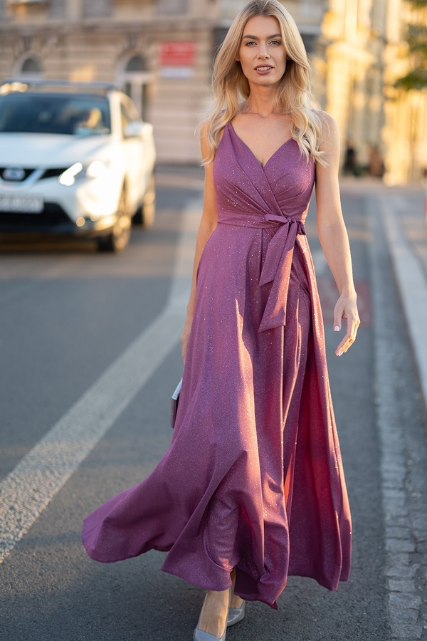 Fioletowa sukienka Maravilla Boutique kopertowa na ramiączkach maxi