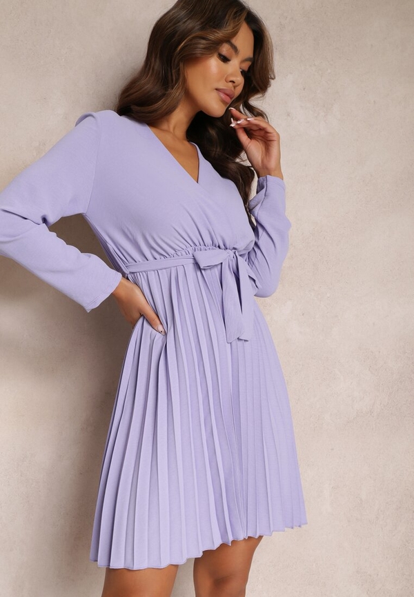 Fioletowa sukienka Renee mini w stylu casual z długim rękawem
