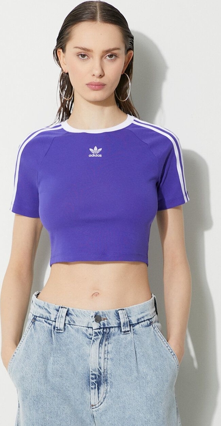 Fioletowy t-shirt Adidas Originals z bawełny w sportowym stylu z krótkim rękawem