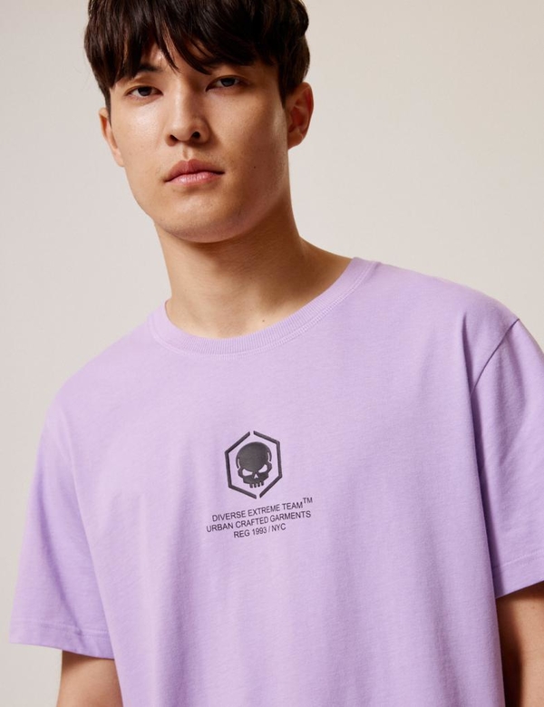 Fioletowy t-shirt diversesystem w młodzieżowym stylu z krótkim rękawem