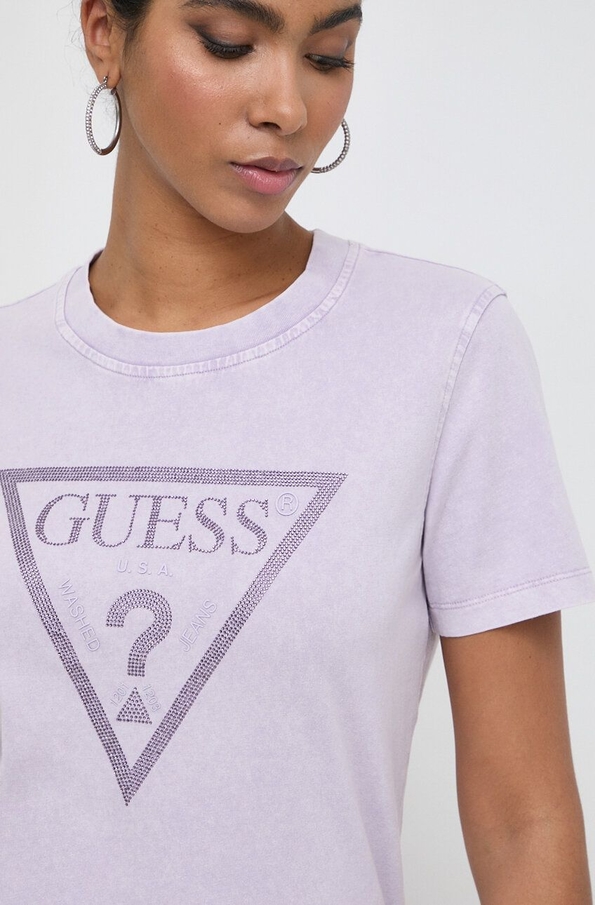 Fioletowy t-shirt Guess z okrągłym dekoltem w młodzieżowym stylu z bawełny