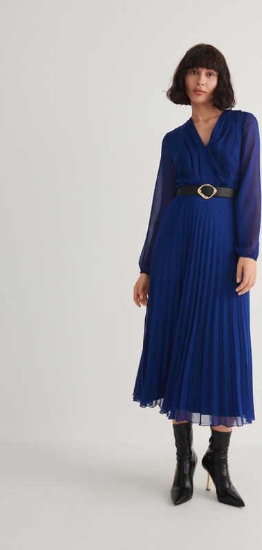 Granatowa sukienka Reserved midi z dekoltem w kształcie litery v w stylu casual