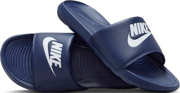 Granatowe buty letnie męskie Nike w sportowym stylu