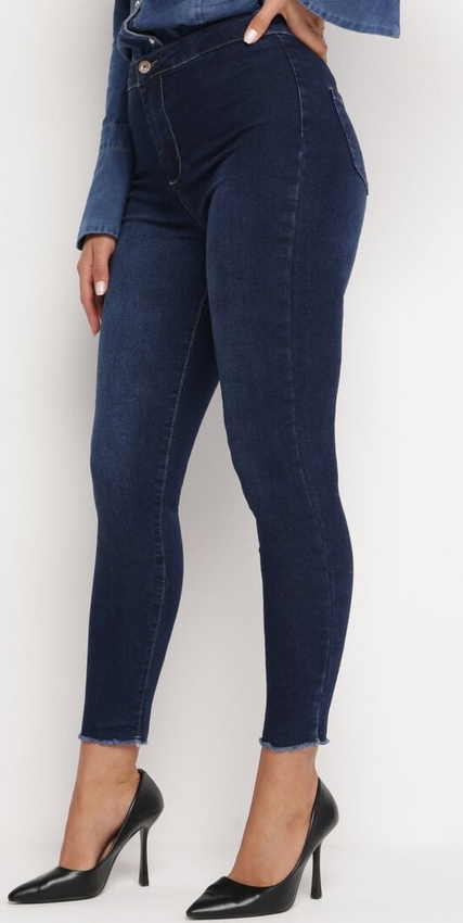 Granatowe jeansy born2be w stylu casual