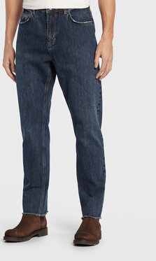 Granatowe jeansy Casual Friday w street stylu