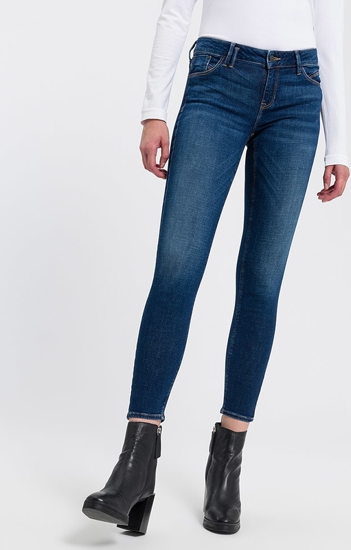 Granatowe jeansy Cross Jeans w stylu klasycznym