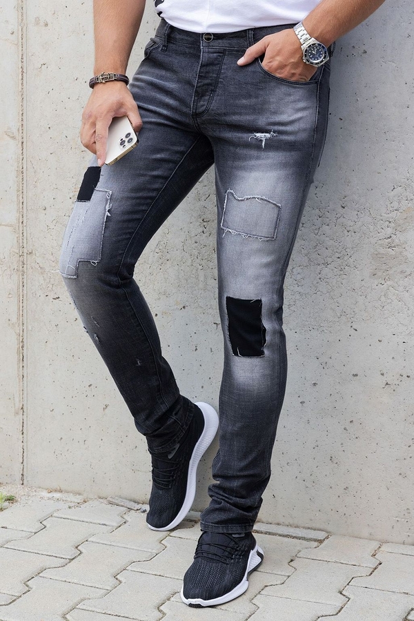 Granatowe jeansy IVET w młodzieżowym stylu
