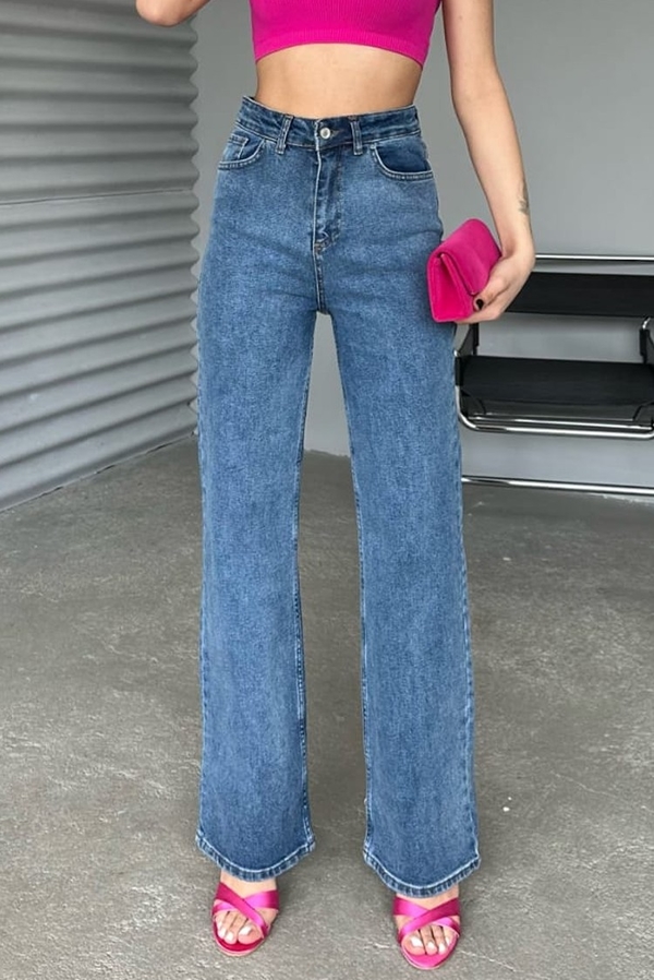 Granatowe jeansy IVET w stylu klasycznym