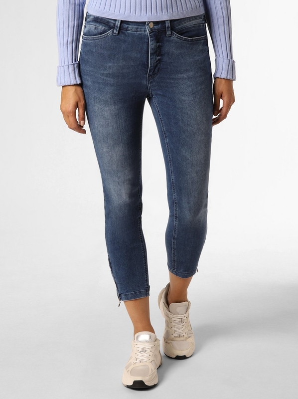 Granatowe jeansy MAC w street stylu