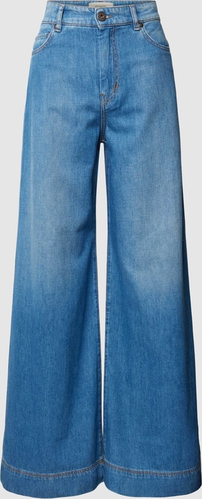 Granatowe jeansy MaxMara w street stylu