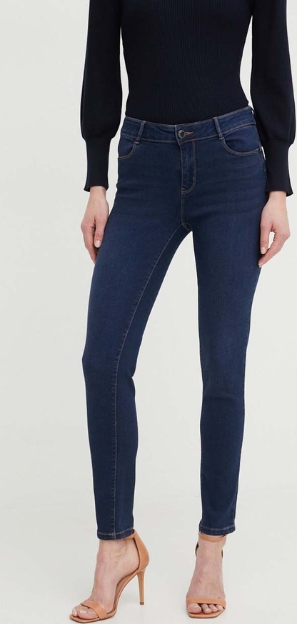 Granatowe jeansy Morgan w street stylu