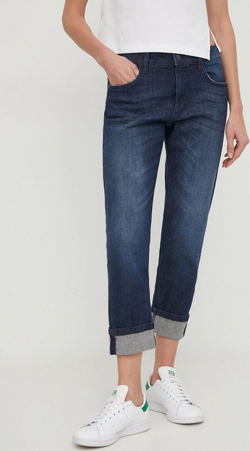 Granatowe jeansy Sisley w street stylu