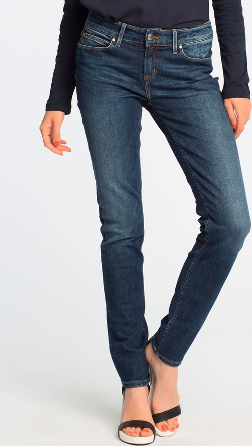 Granatowe jeansy Tommy Hilfiger w street stylu