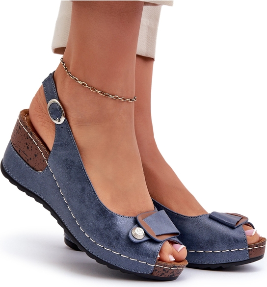 Granatowe sandały ButyModne w stylu casual na koturnie